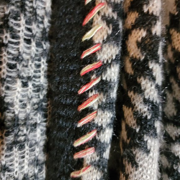 BKE Boho Chic Black and White Whip Stitched Lace Trim Geometric Cardigan Small - Picture 7 of 14